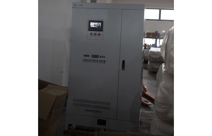 三相大功率全自動補(bǔ)償電力穩(wěn)壓器