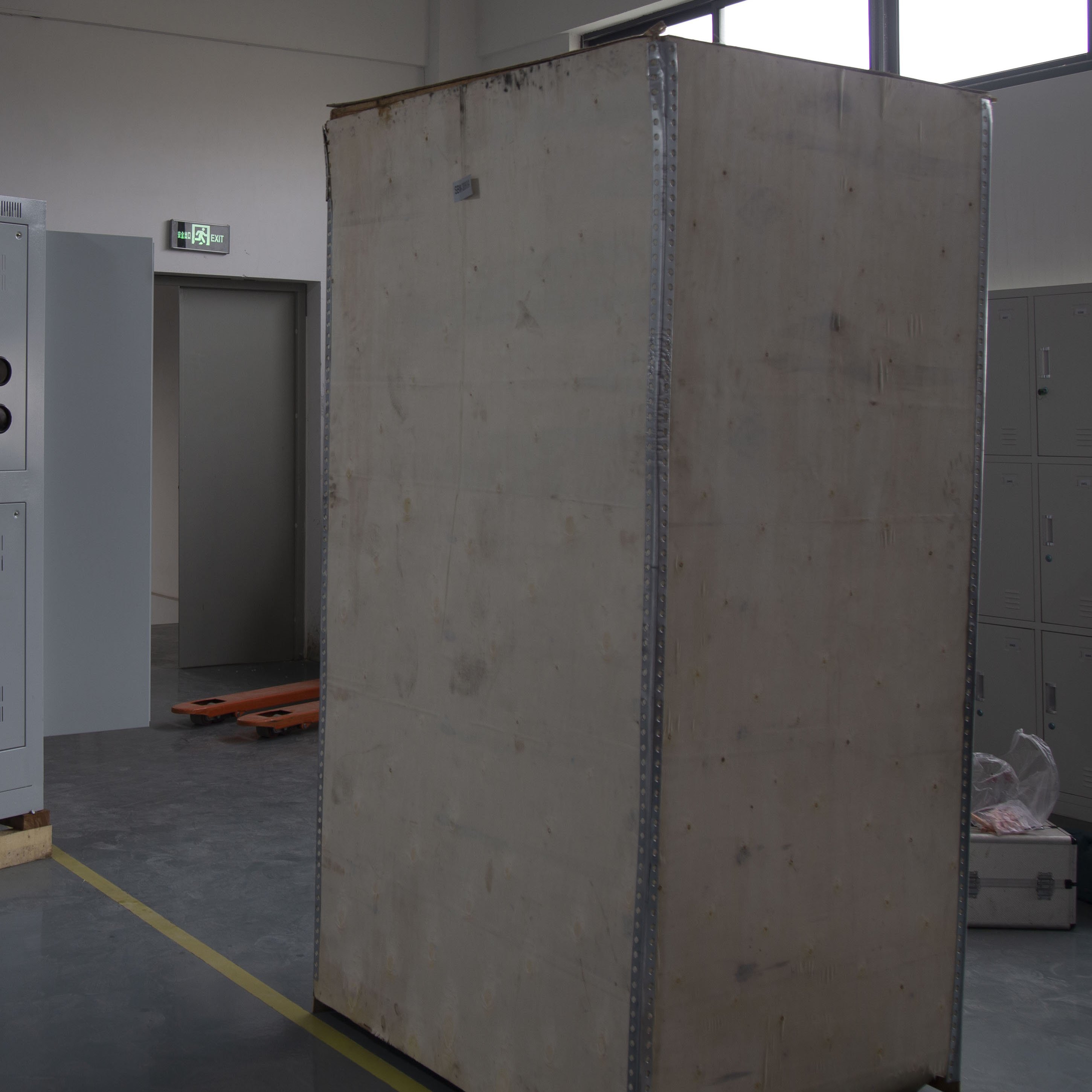 三相大功率數(shù)控?zé)o觸點(diǎn)穩(wěn)壓器