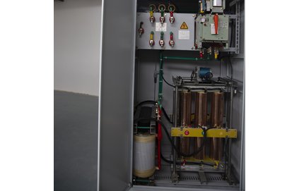 三相大功率穩(wěn)壓器報價