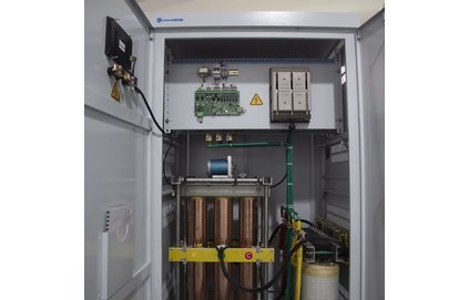 三相電力補償式穩(wěn)壓器