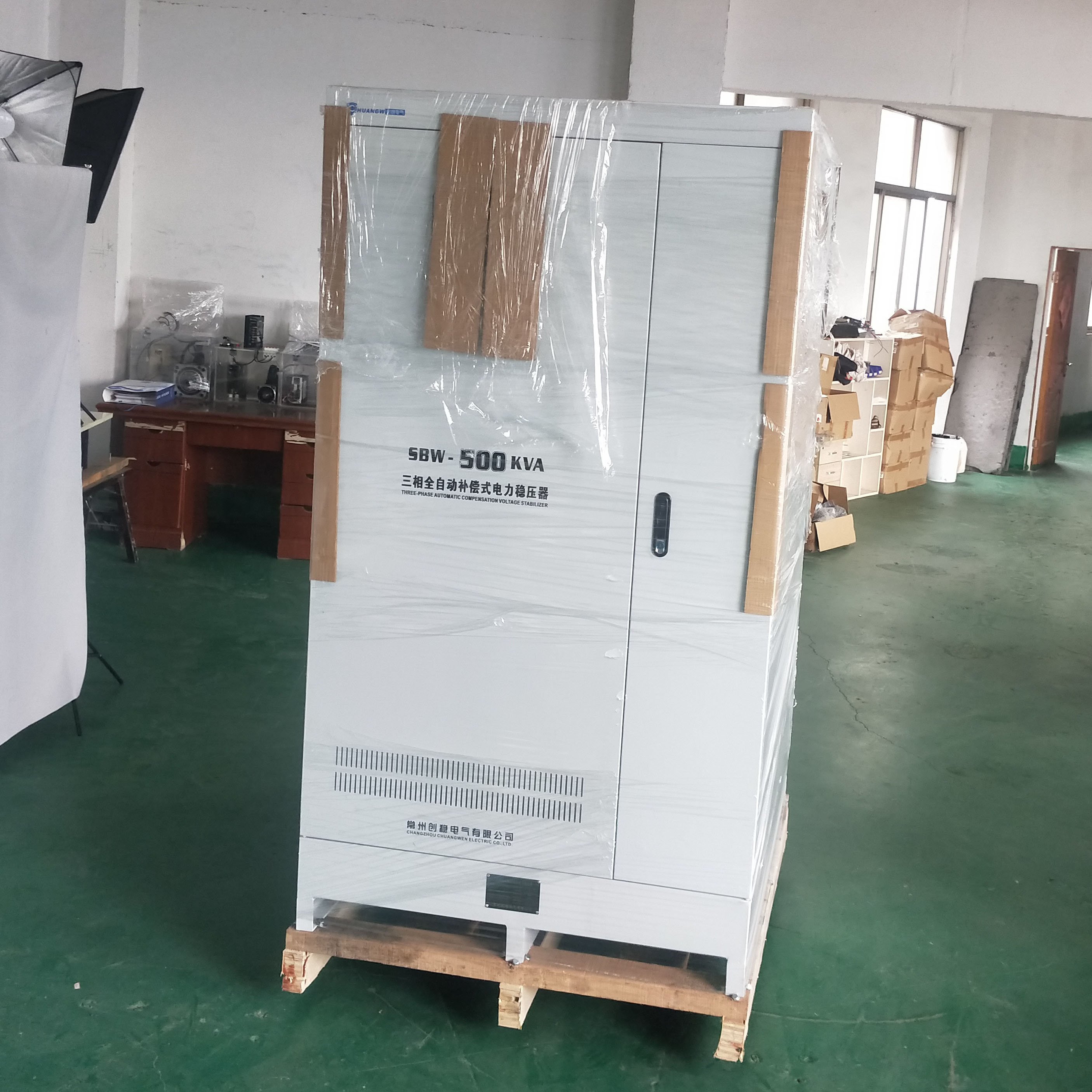 三相高精度全自動(dòng)穩(wěn)壓器價(jià)格